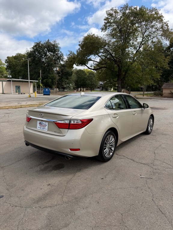 2015 Lexus ES Image 5