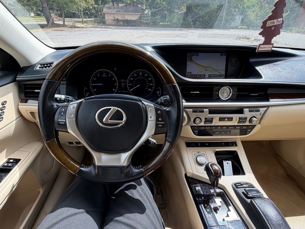 2015 Lexus ES Image 11