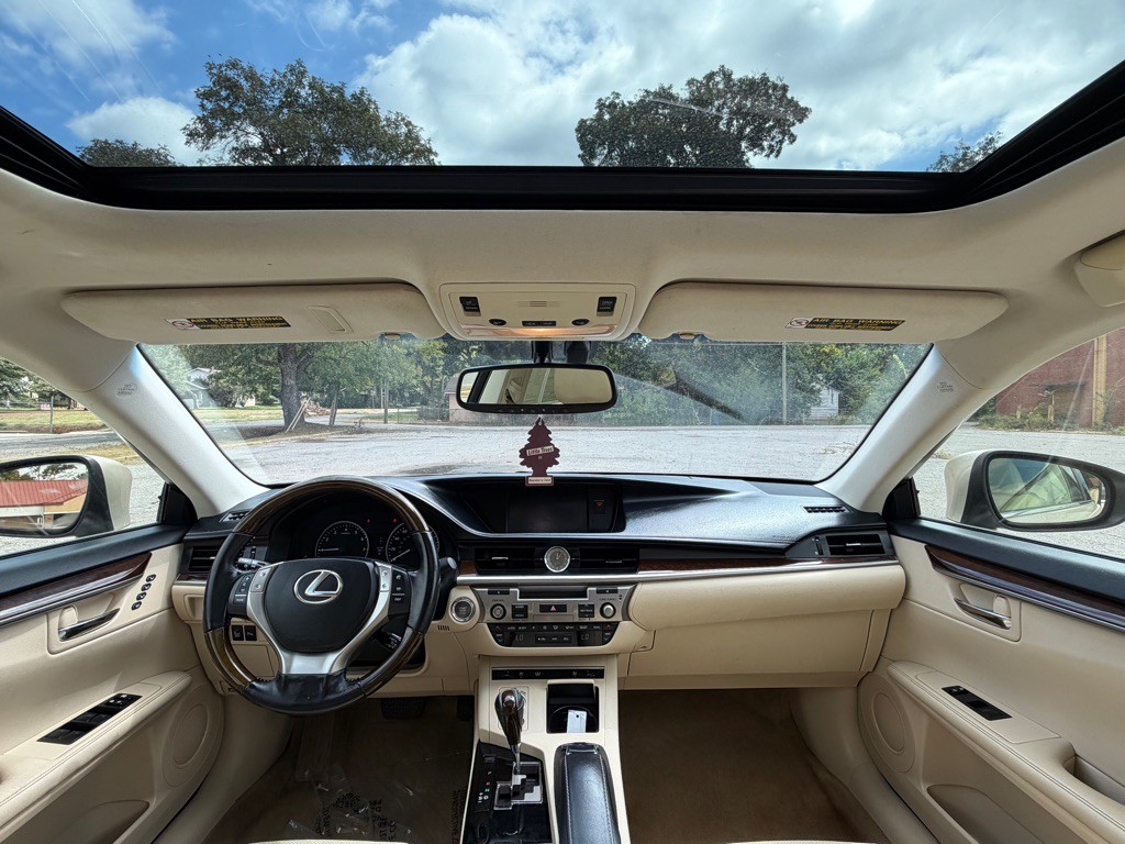 2015 Lexus ES Image 14