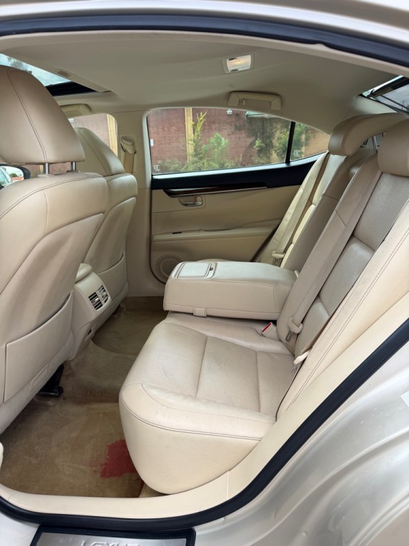 2015 Lexus ES Image 18