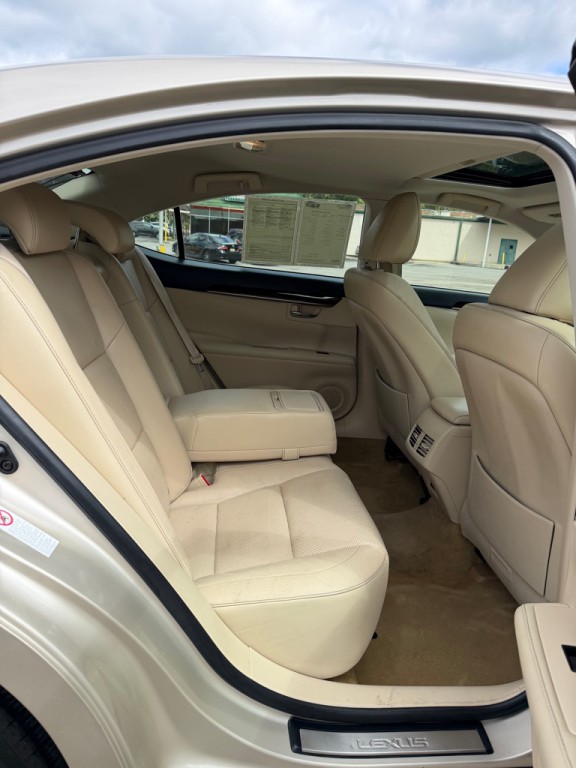 2015 Lexus ES Image 20