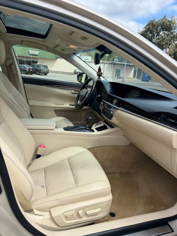 2015 Lexus ES Image 22