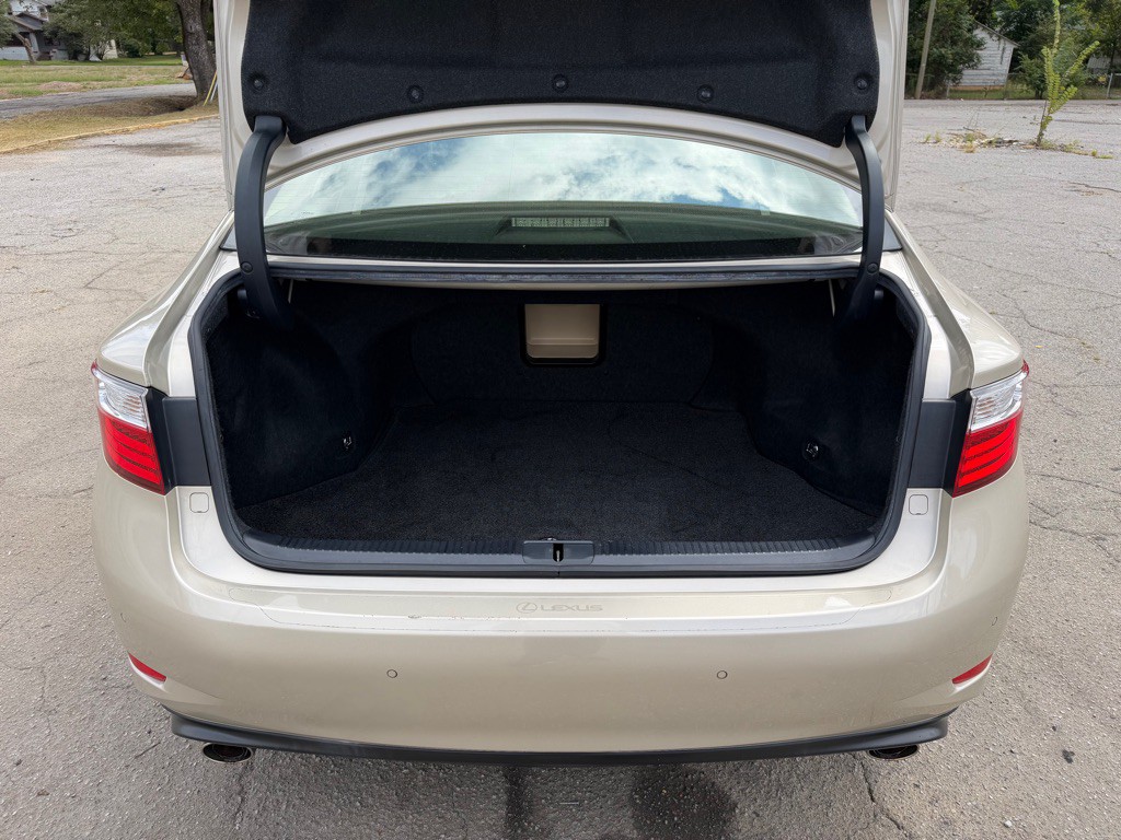 2015 Lexus ES Image 23