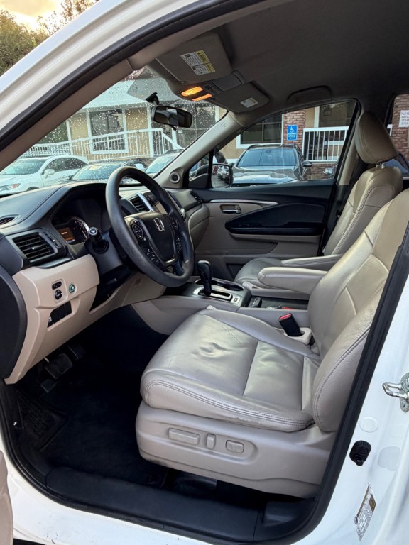 2017 Honda Pilot Image 16