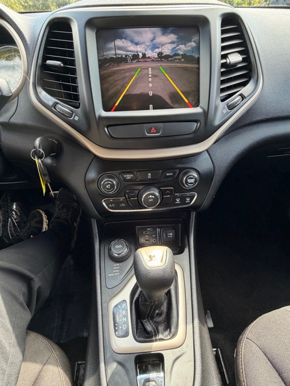 2017 Jeep Cherokee Image 11