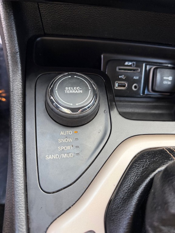 2017 Jeep Cherokee Image 13