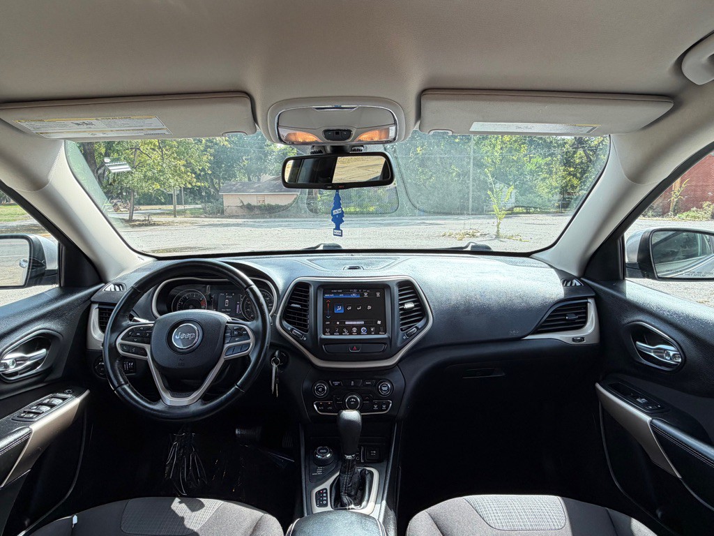 2017 Jeep Cherokee Image 14