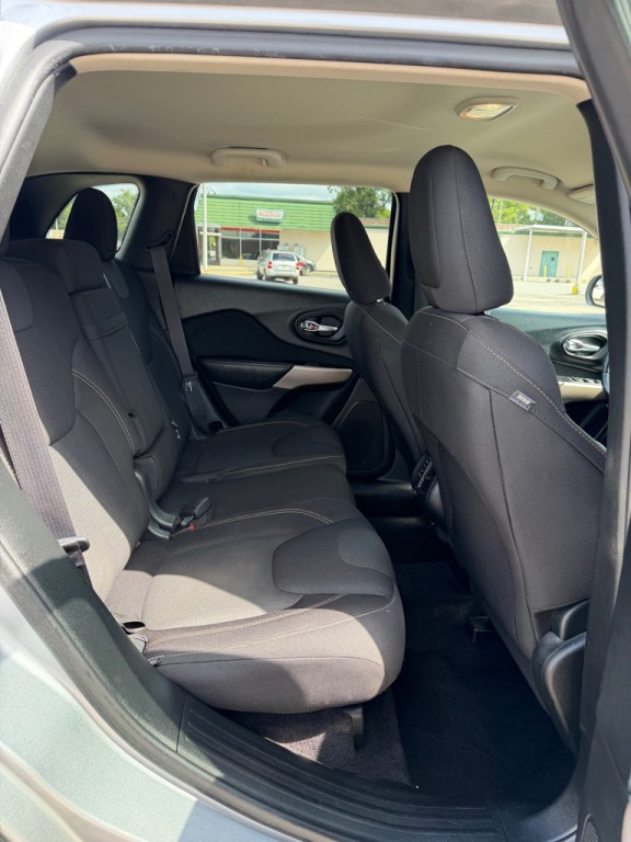 2017 Jeep Cherokee Image 20
