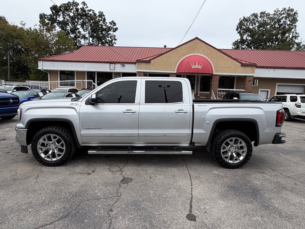 2018 GMC Sierra Image 2