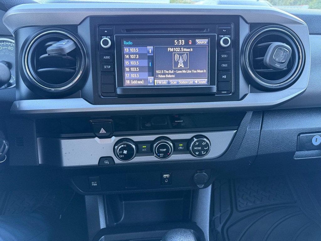 2016 Toyota Tacoma Image 11