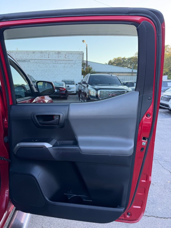 2016 Toyota Tacoma Image 17