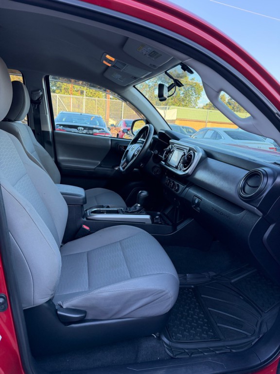 2016 Toyota Tacoma Image 20