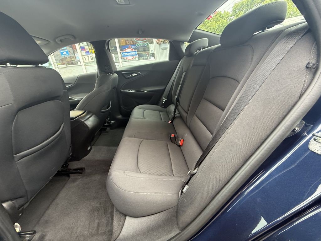 2016 Chevrolet Malibu Image 10