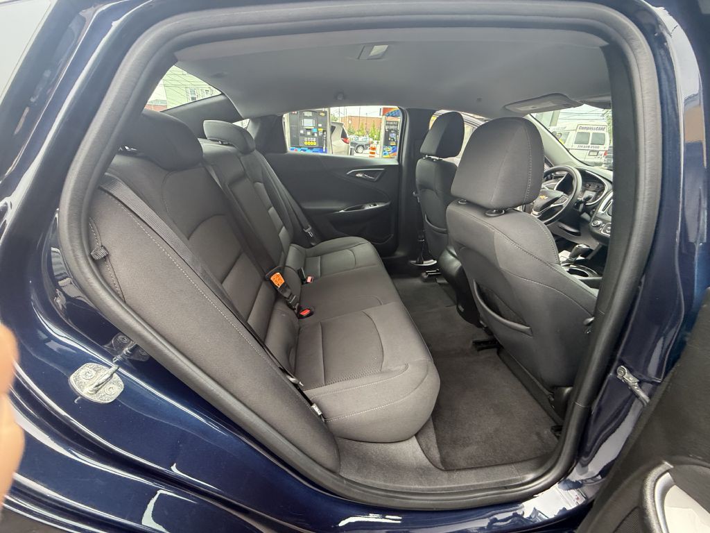 2016 Chevrolet Malibu Image 11