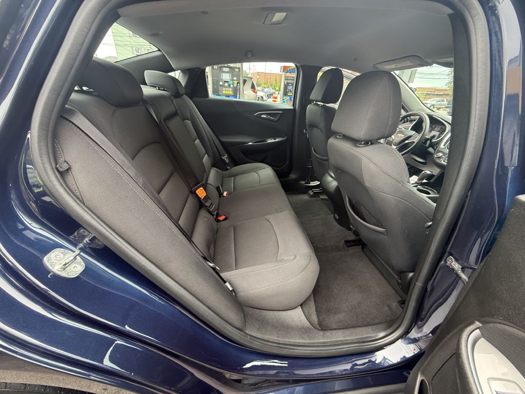 2016 Chevrolet Malibu Image 12