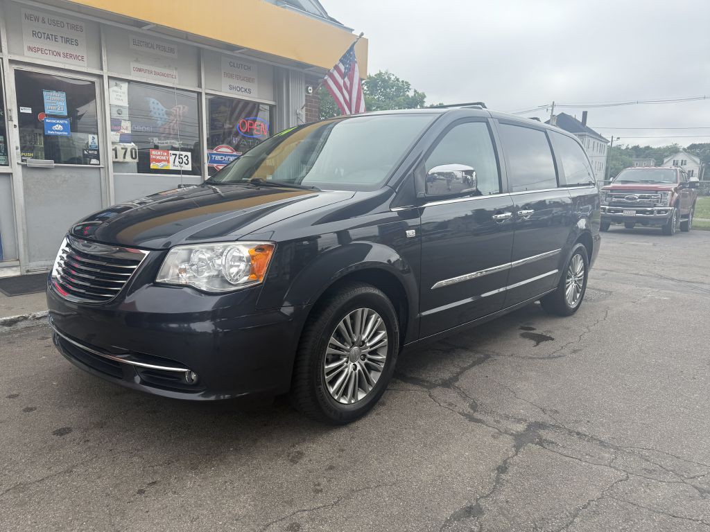 2014 Chrysler Town & Country Image 3