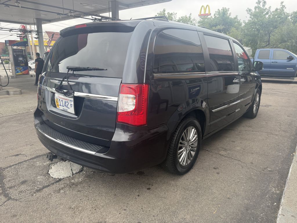 2014 Chrysler Town & Country Image 6
