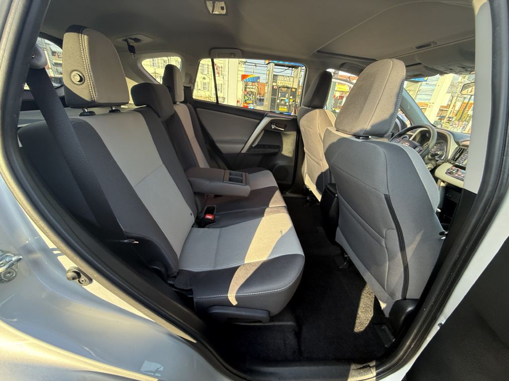 2015 Toyota Rav4 Image 9