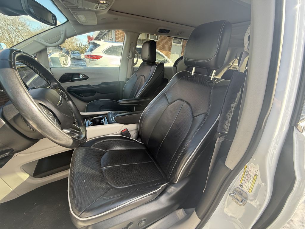 2022 Chrysler Pacifica Image 7