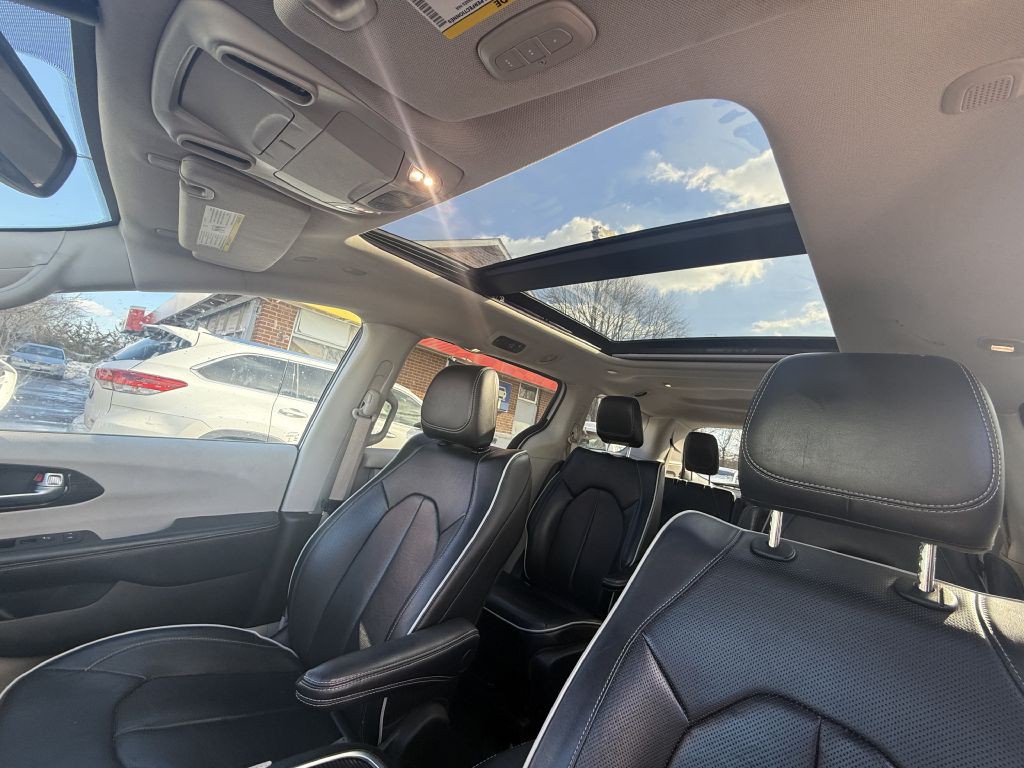 2022 Chrysler Pacifica Image 8