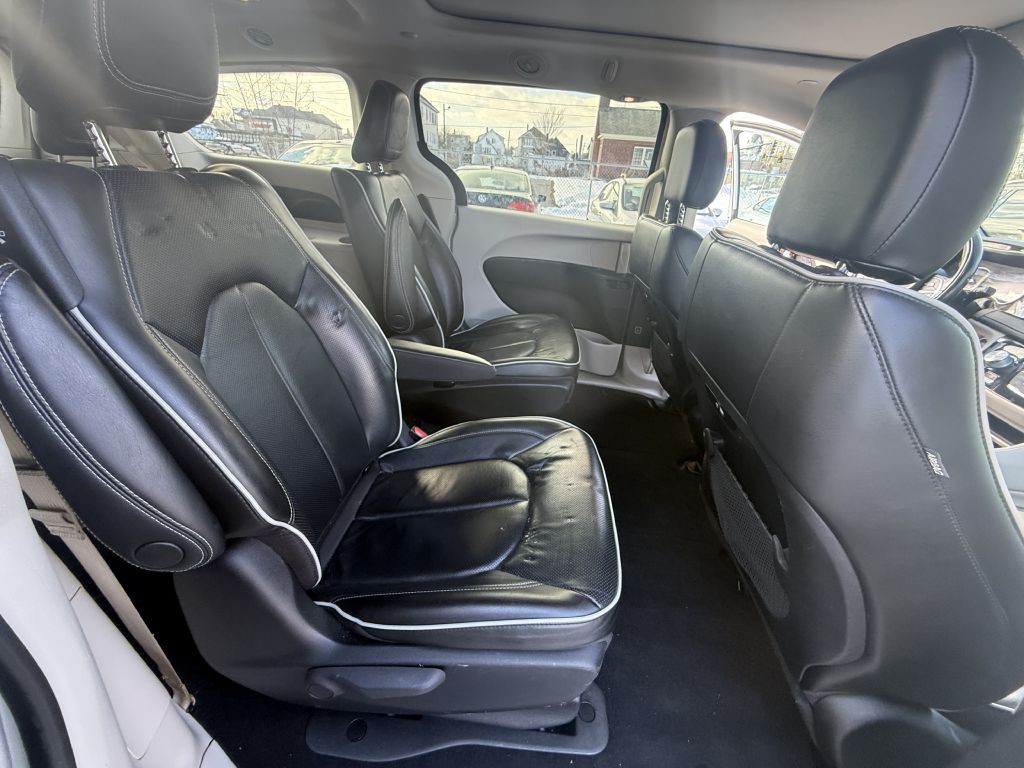 2022 Chrysler Pacifica Image 10