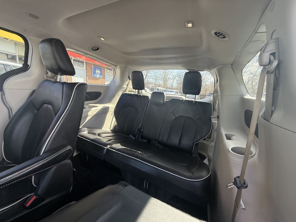2022 Chrysler Pacifica Image 11