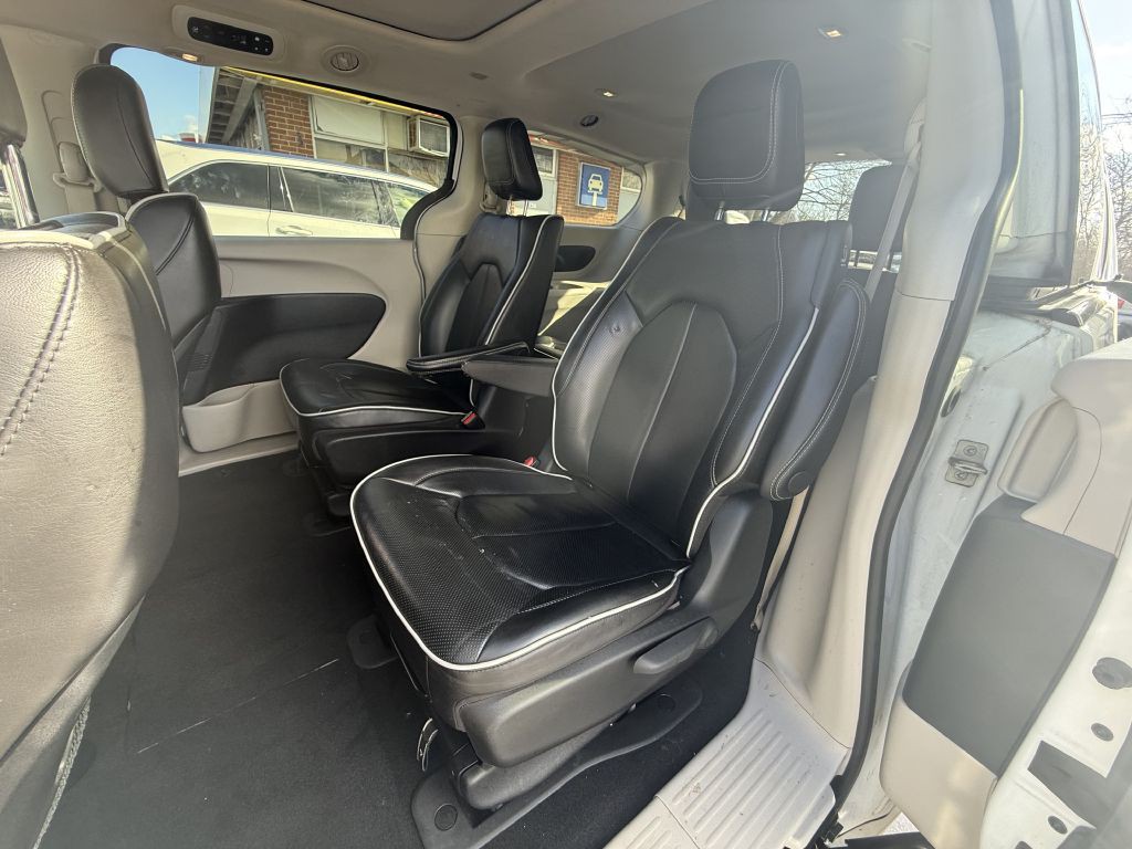 2022 Chrysler Pacifica Image 12