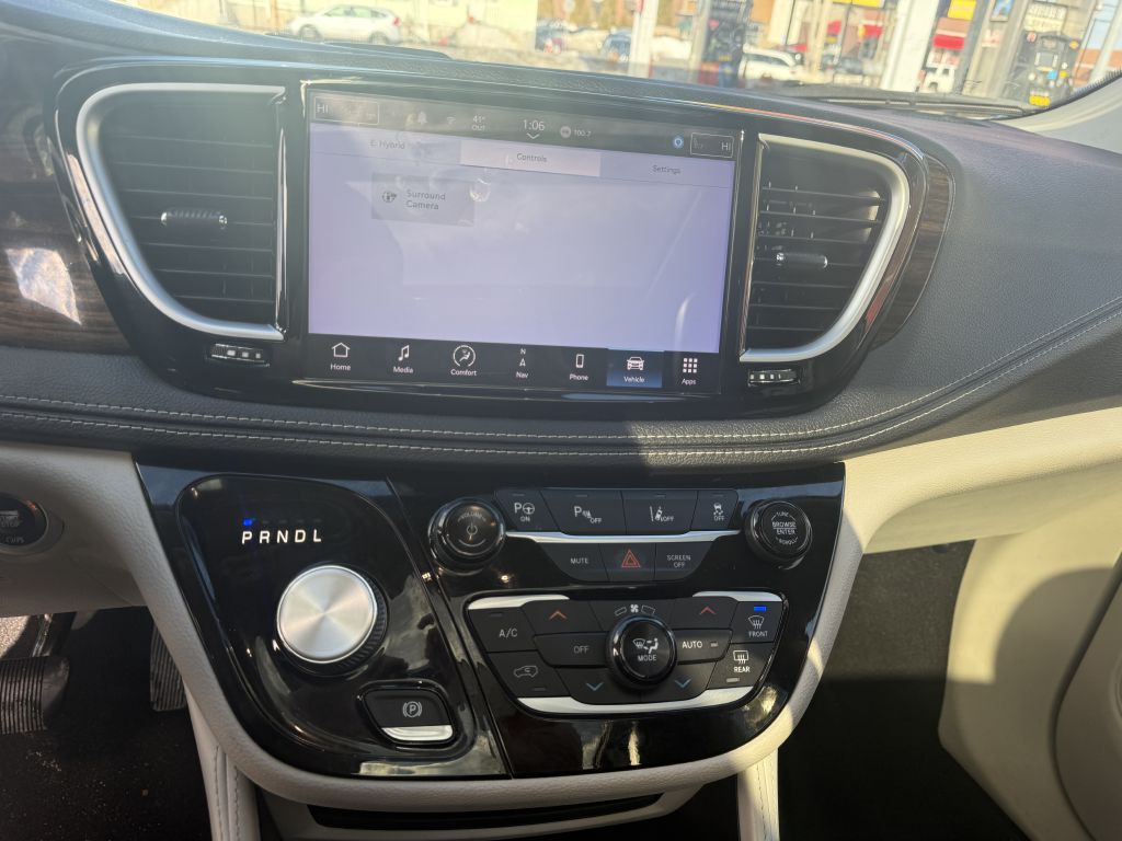 2022 Chrysler Pacifica Image 13