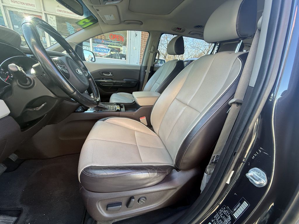 2015 Kia Sedona Image 7