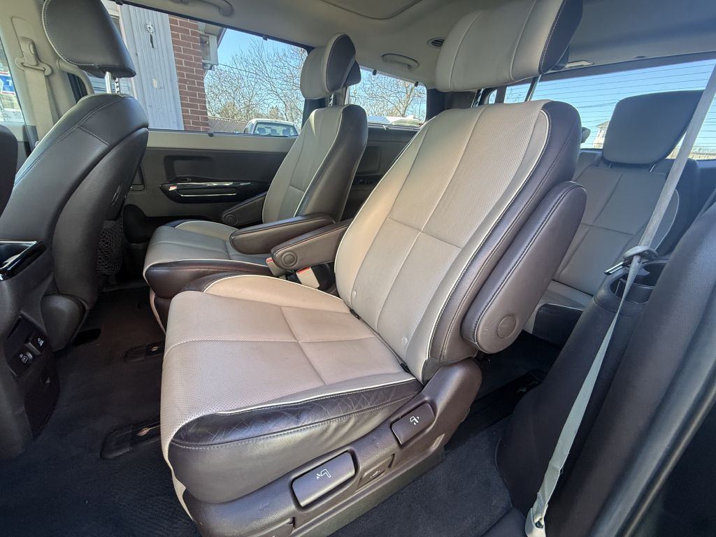 2015 Kia Sedona Image 8