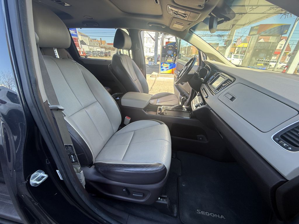 2015 Kia Sedona Image 9