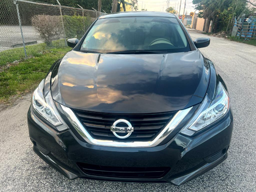 2017 Nissan Altima Image 2