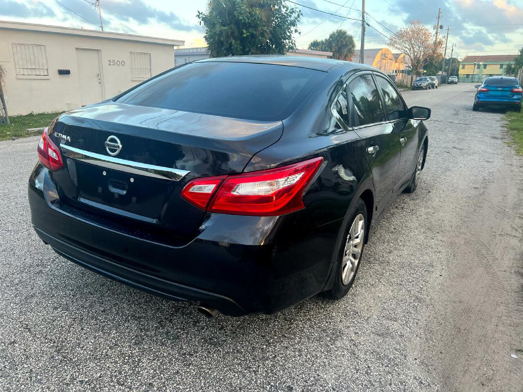 2017 Nissan Altima Image 11