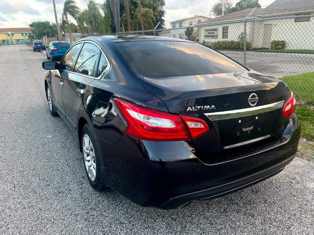 2017 Nissan Altima Image 12