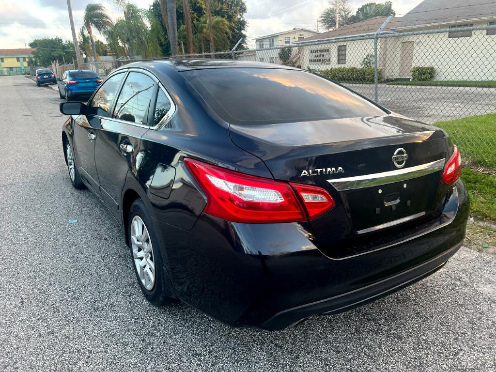 2017 Nissan Altima Image 13