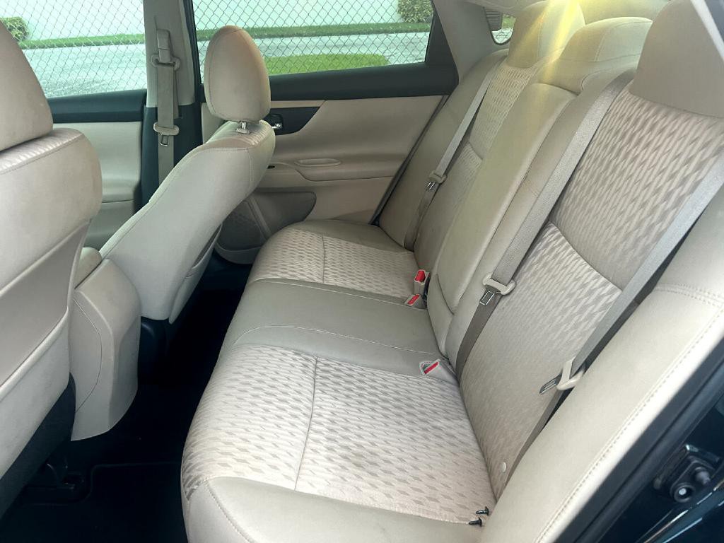 2017 Nissan Altima Image 16