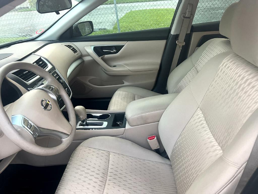 2017 Nissan Altima Image 18