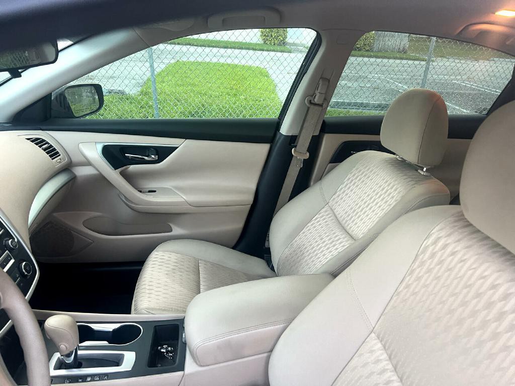 2017 Nissan Altima Image 21