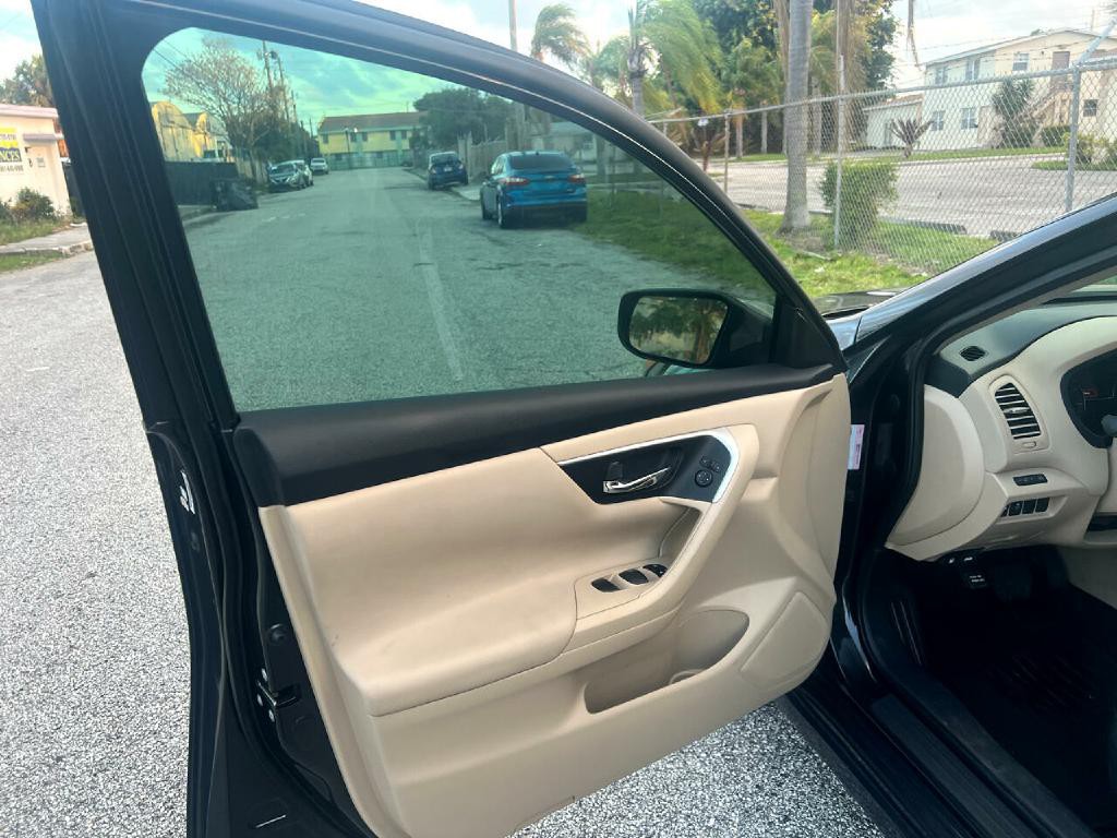 2017 Nissan Altima Image 22