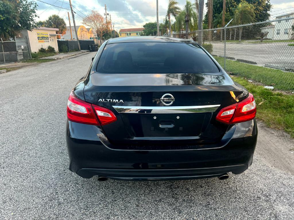 2017 Nissan Altima Image 26