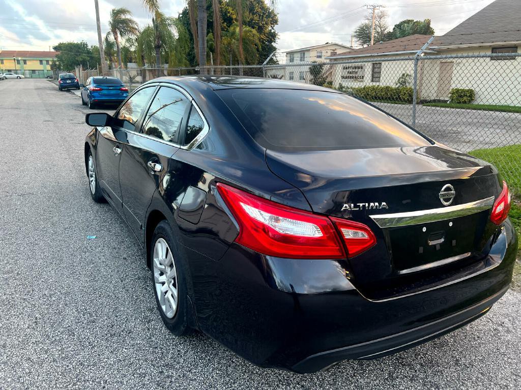 2017 Nissan Altima Image 27