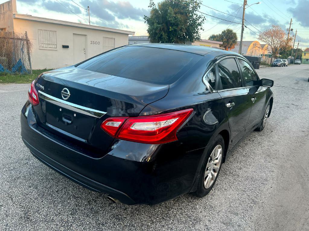 2017 Nissan Altima Image 28
