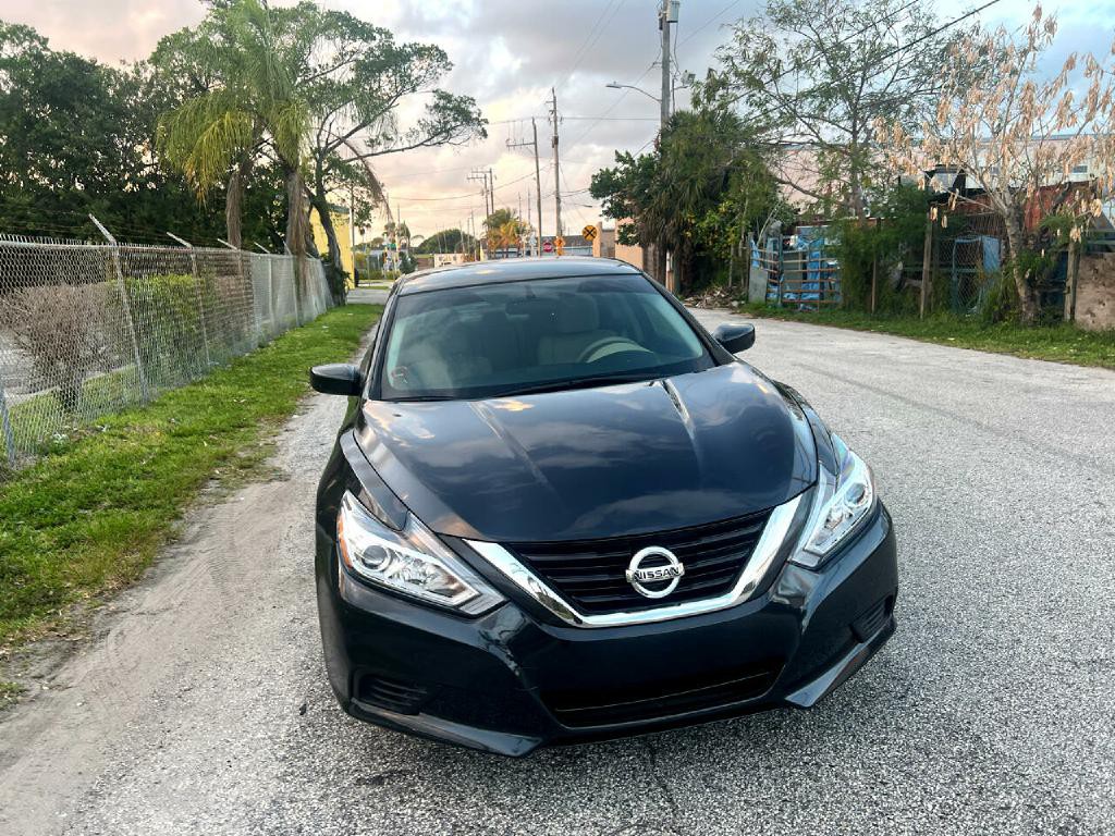 2017 Nissan Altima Image 32
