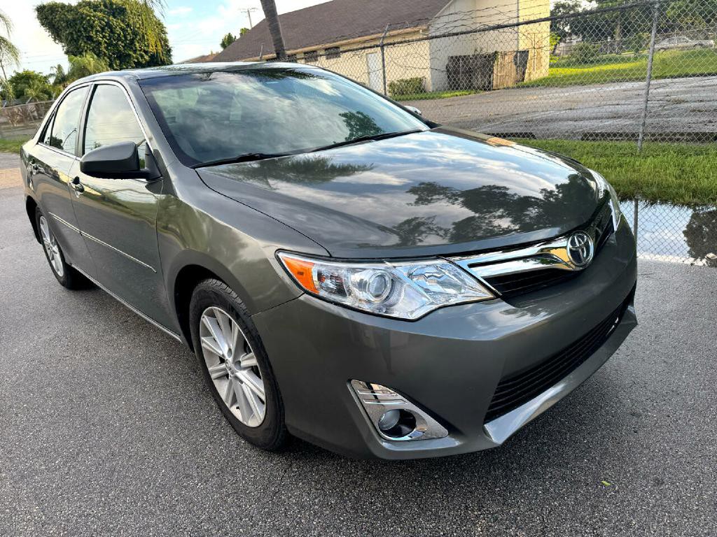 2014 Toyota Camry Image 2