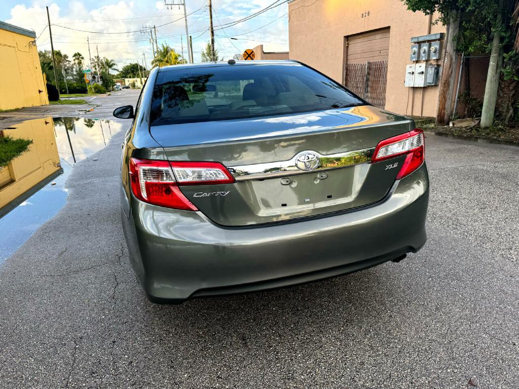 2014 Toyota Camry Image 8