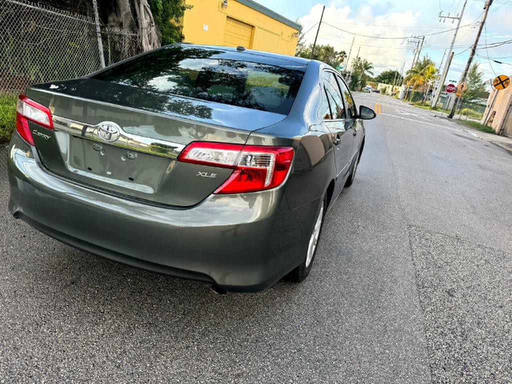 2014 Toyota Camry Image 10
