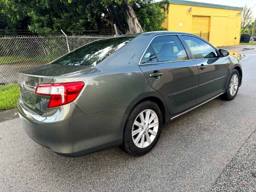 2014 Toyota Camry Image 12
