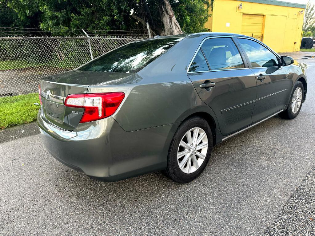 2014 Toyota Camry Image 13