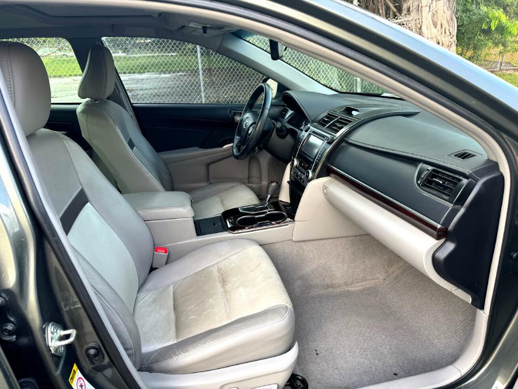 2014 Toyota Camry Image 17