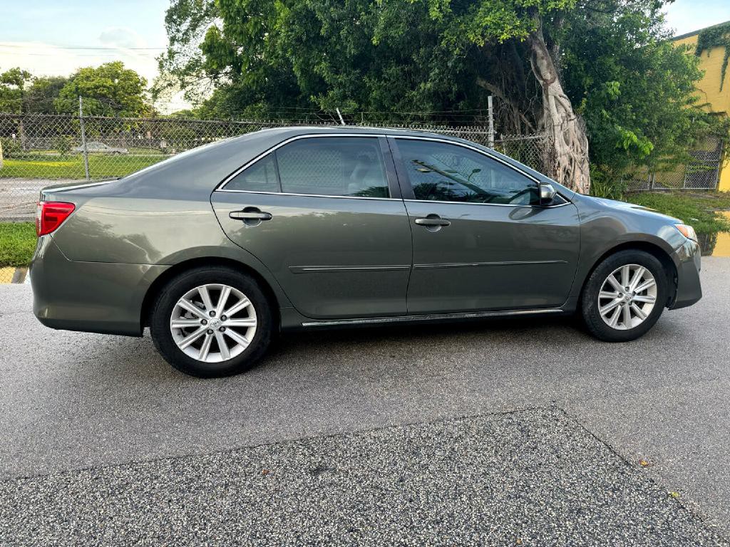 2014 Toyota Camry Image 20